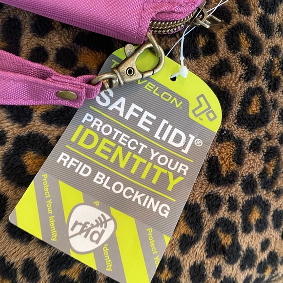 Sale🎉Travelon zip around wallet - Picture 6 of 9